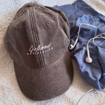 Girlhood vibe 🤎
#vintagecap #welovevintage #girlhood🎀