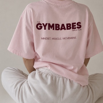Są tutaj fanki siłowni? Szykujemy coś dla Was 🎀🙋🏻‍♀️🩷
 Coming soon… 
•siłownia •pilates •sport •girlsclub 
#gym #pilates #outfit #tshirt